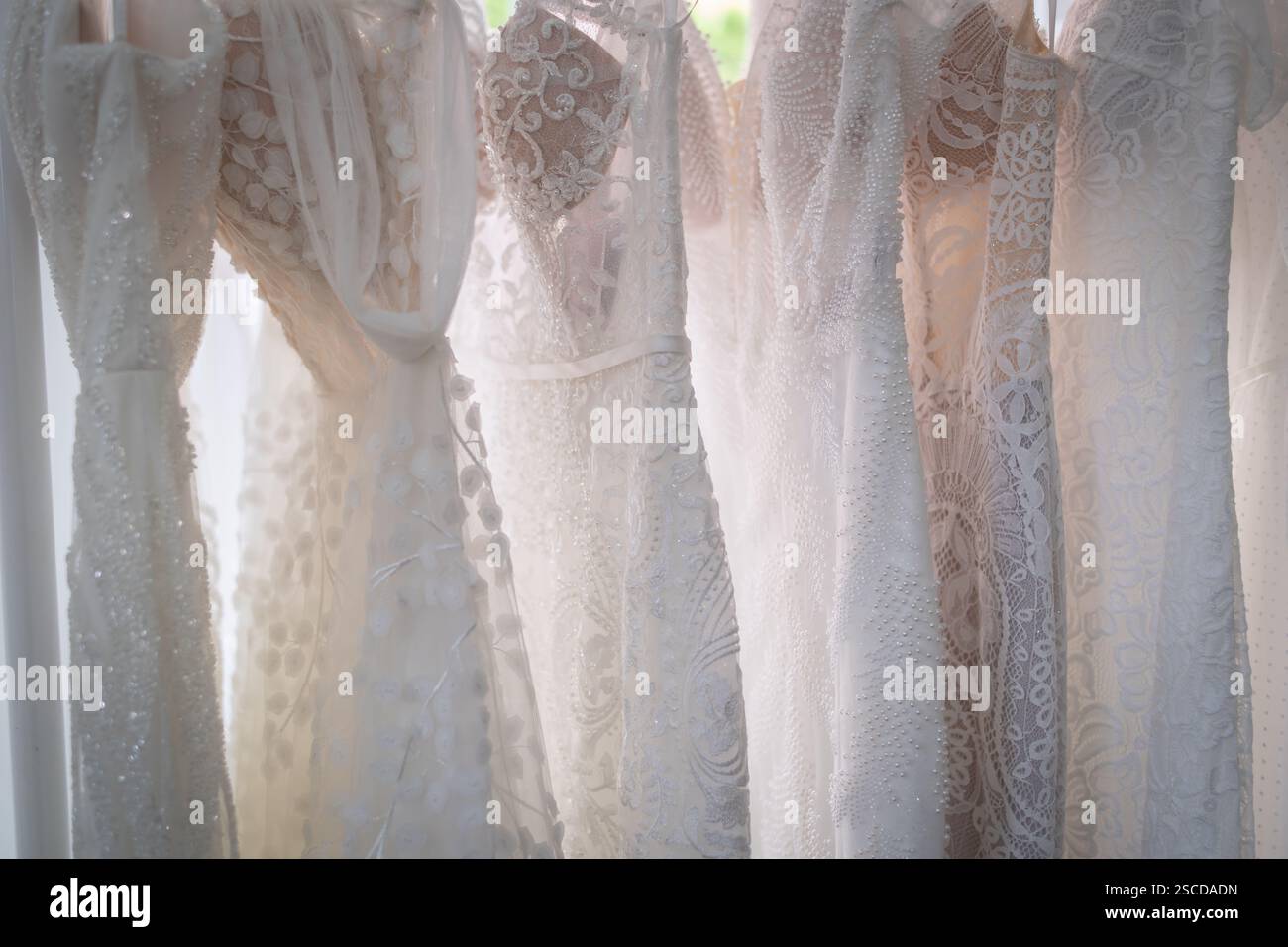 Hochzeitskleiderladen Stockfoto