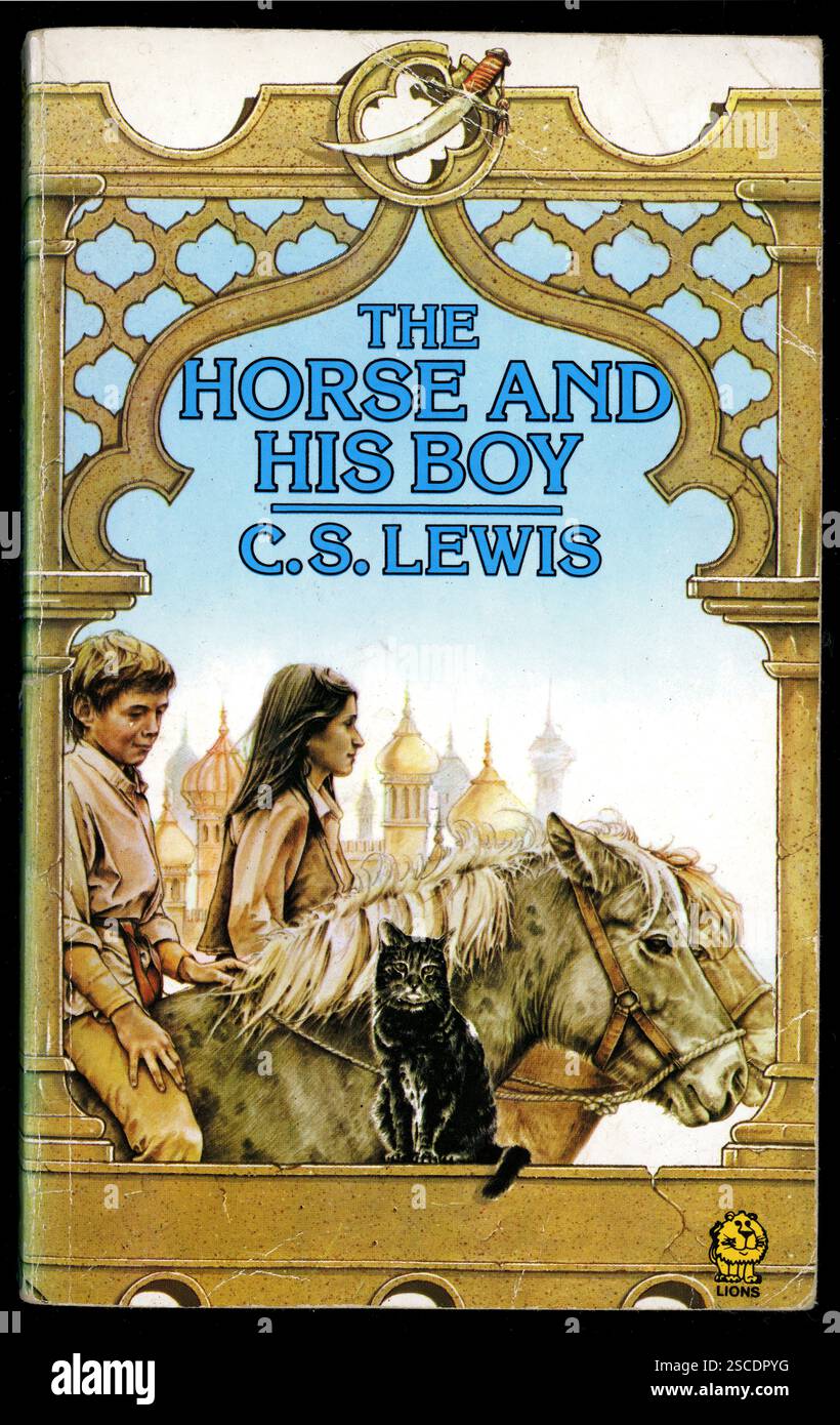 Gebrauchte Kopie des Paperback-Kinderbuches des Pferdes und seines Jungen von C S Lewis, The Chronicles of Narnia, Buch 3. Diese Ausgabe erschien erstmals 1954 und erschien 1980, illustriert von Pauline Baynes. Stockfoto