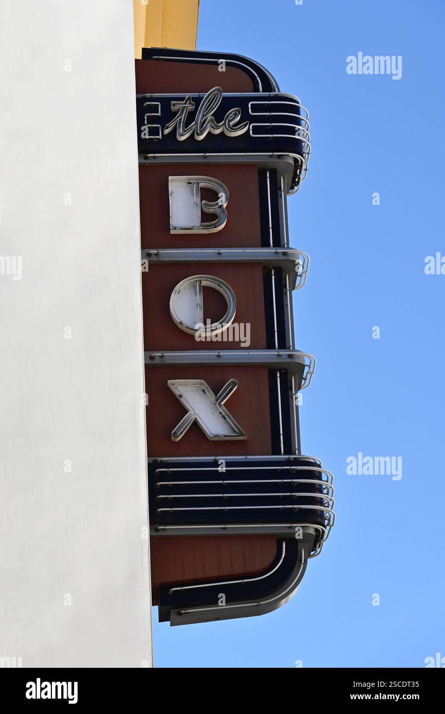RIVERSIDE, KALIFORNIEN - 2. Februar 2025: The Box ist eine hochmoderne Einrichtung, die für kleine Veranstaltungen mit bis zu 200 Gästen gebaut wurde. Stockfoto