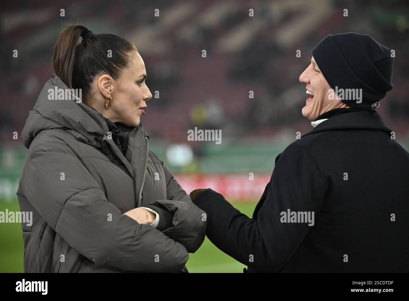 ARD-TV-Experte Bastian Schweinsteiger, Cap, Porträt im Gespräch mit Moderatorin Esther Sedlaczek, schaekert, DFB Cup, MHPArena, MHP Arena Stuttgart Stockfoto