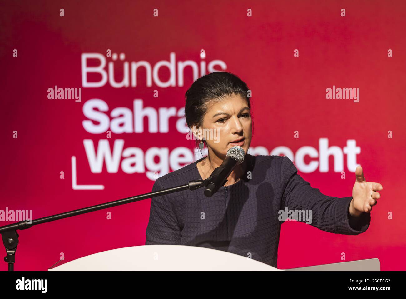 Sahra Wagenecht während ihrer Wahlkampfrede, Porträt. Wahlveranstaltung der Partei Buendnis Sahra Wagenknecht zur Bundestagswahl 2025 Stockfoto