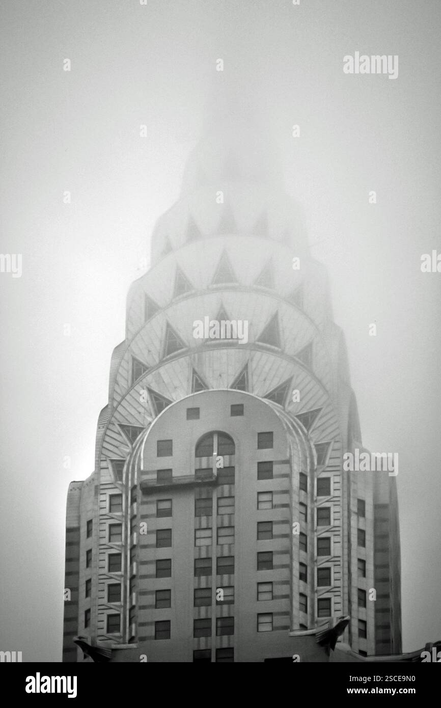 Tower of the Crysler Building im Nebel, New York City, USA, Nordamerika Stockfoto Tower of the Crysler Building im Nebel, New York City, USA, Nordamerika Stockfoto