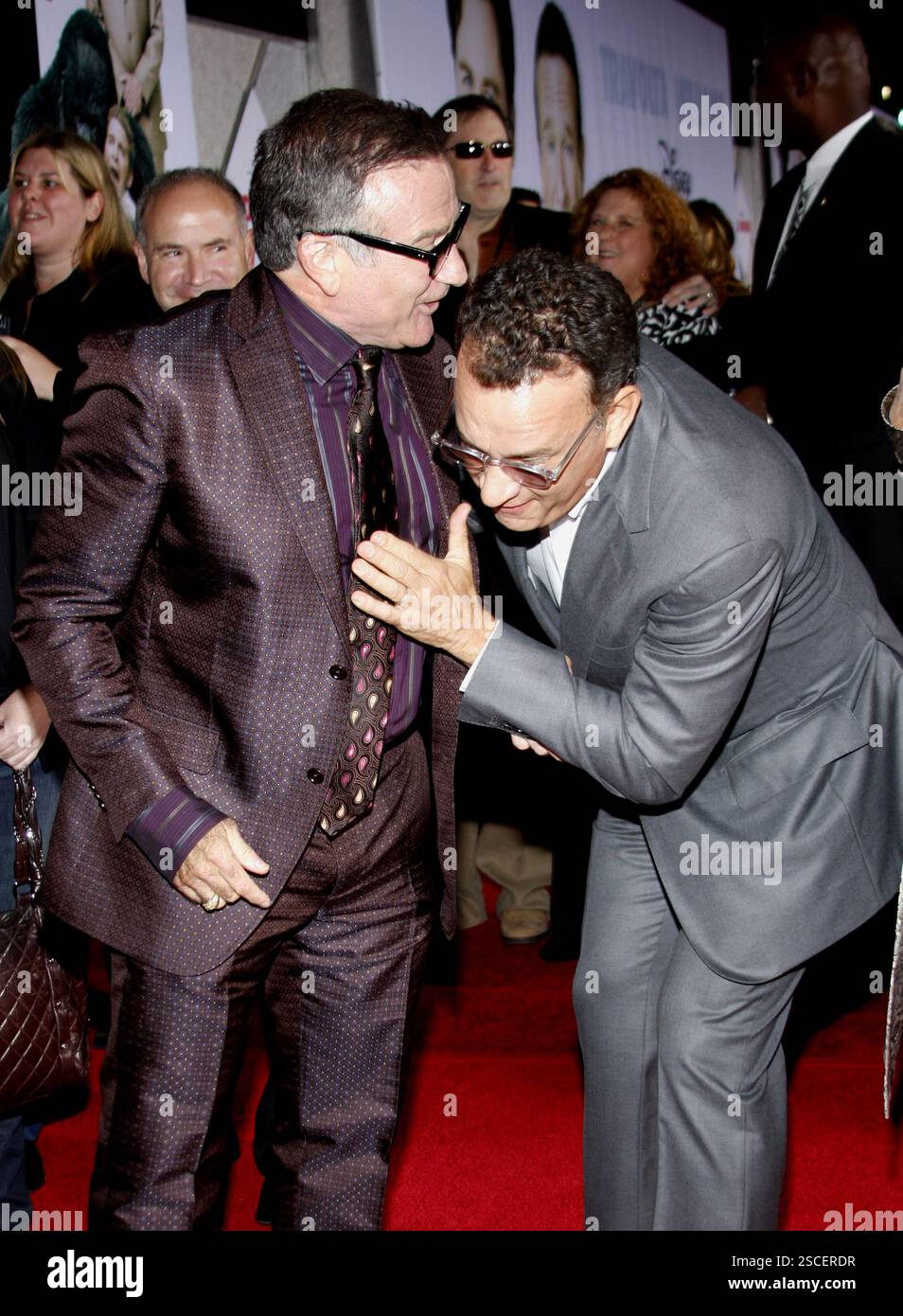 HOLLYWOOD, CA - 09. NOVEMBER 2009: Robin Williams und Tom Hanks bei der Weltpremiere von „Old Dogs“, die am 9. November 2009 im El Capitan Theatre in Hollywood, USA, stattfand. Stockfoto