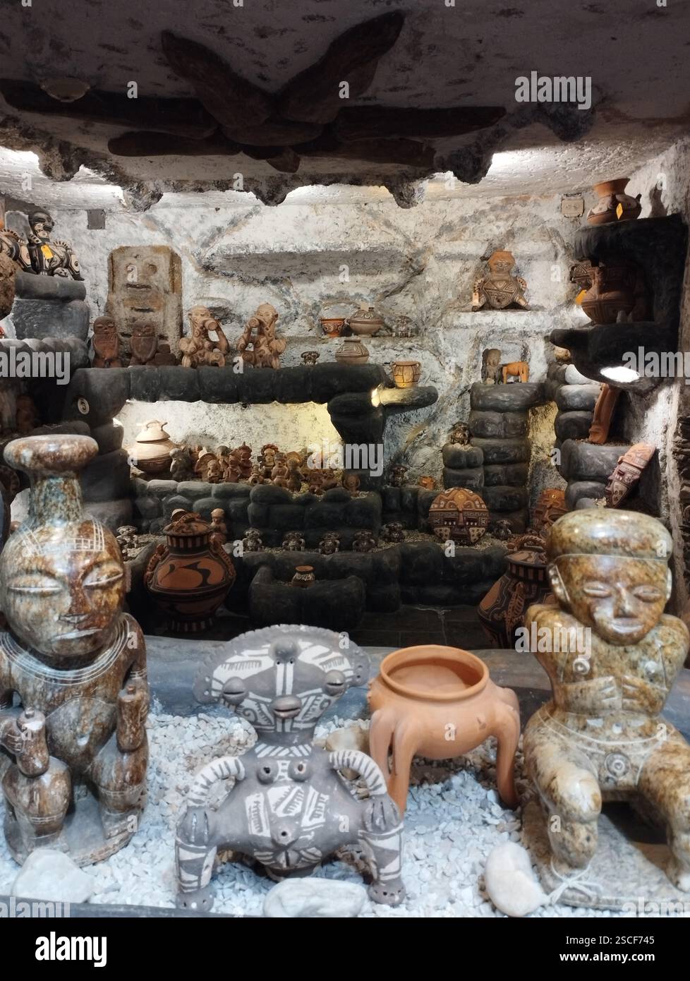 März 2023. Caracas, Venezuela. Hannsi House - Kunsthandwerk in Hatillo. Verkauf von Kulturgütern aller Art. Handgefertigte Stücke venezolanischer ethn Stockfoto