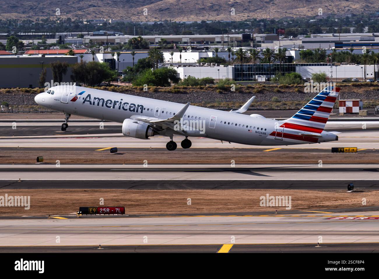 Sky Harbor International Airport 5-4-2024 Phoenix, AZ USA American Airlines Airbus A321neo N434AN Abfahrt ab 7L am Phoenix Sky Harbor International Stockfoto
