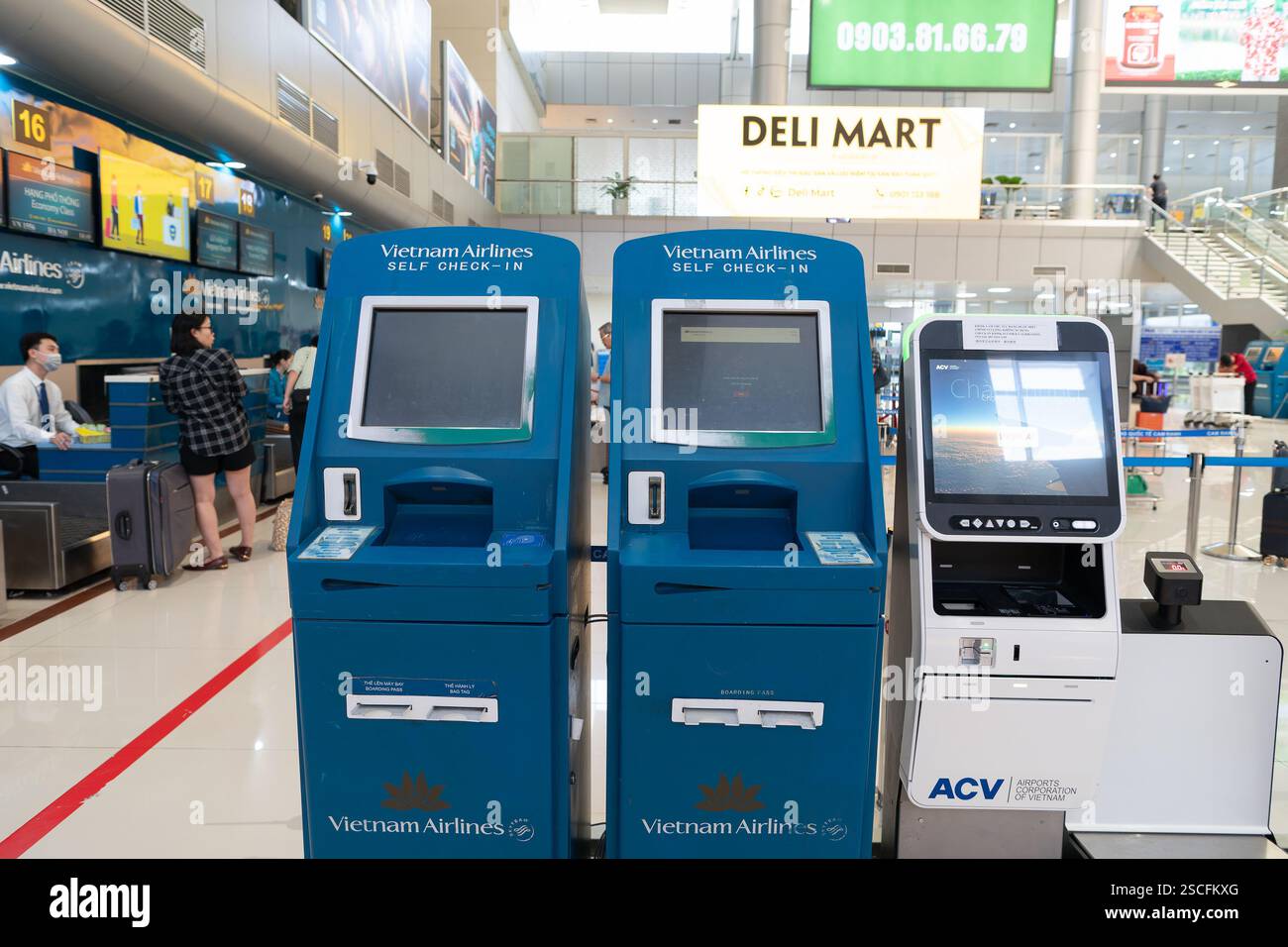 Cam Ranh, Vietnam - 21. August 2024: Check-in-Automaten am Cam Ranh International Airport, Terminal 1. Stockfoto