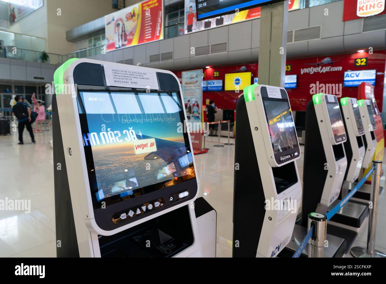 Cam Ranh, Vietnam - 21. August 2024: Check-in-Automaten am Cam Ranh International Airport, Terminal 1. Stockfoto