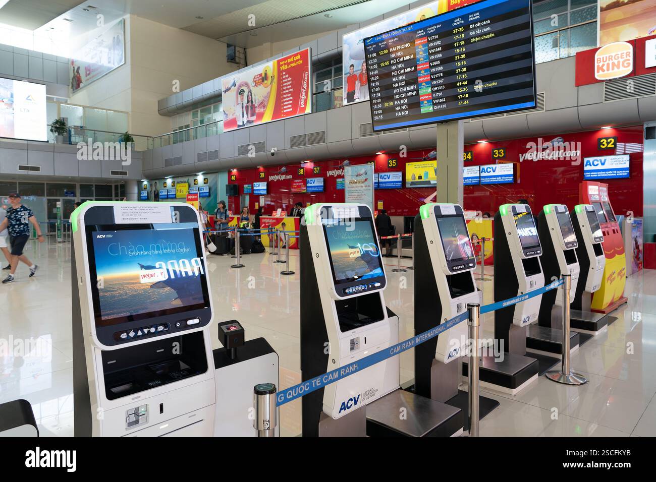 Cam Ranh, Vietnam - 21. August 2024: Check-in-Automaten am Cam Ranh International Airport, Terminal 1. Stockfoto