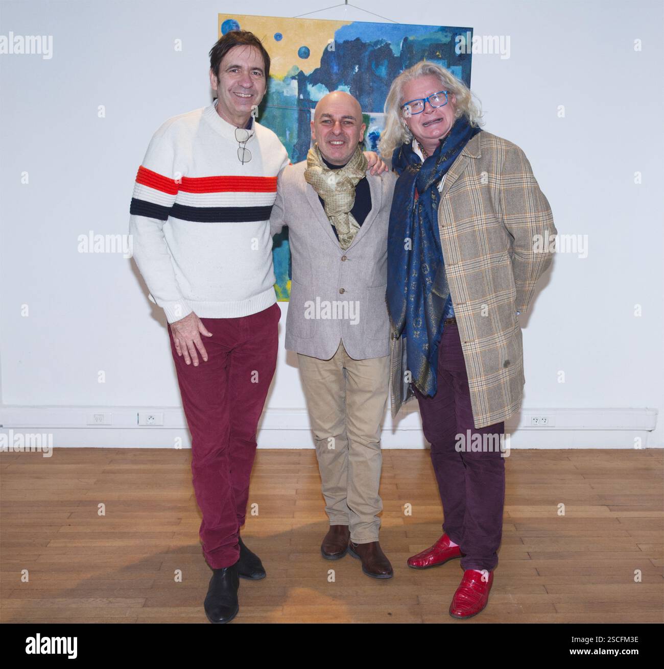 Vernissage de l’artiste Ise – Exposition autour du thème : „ Vibrations poétiques “ organisé par me Jean-Luc Chetboun avocat à Paris France. Stockfoto