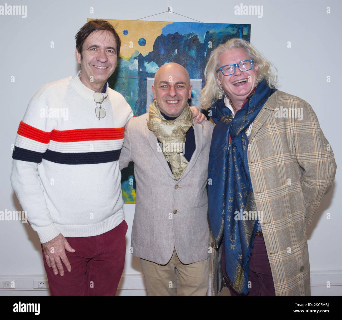 Vernissage de l’artiste Ise – Exposition autour du thème : „ Vibrations poétiques “ organisé par me Jean-Luc Chetboun avocat à Paris France. Stockfoto