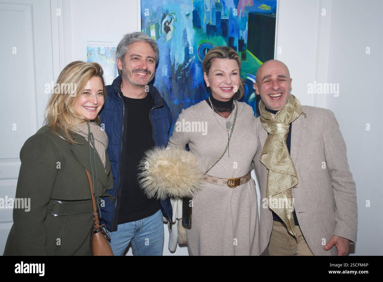 Vernissage de l’artiste Ise – Exposition autour du thème : „ Vibrations poétiques “ organisé par me Jean-Luc Chetboun avocat à Paris France. Stockfoto