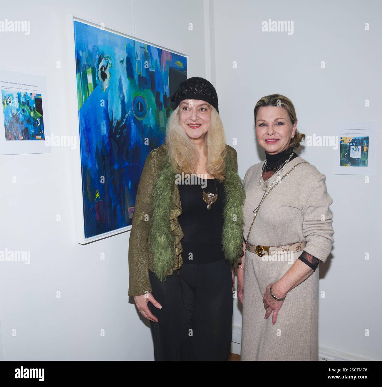 Vernissage de l’artiste Ise – Exposition autour du thème : „ Vibrations poétiques “ organisé par me Jean-Luc Chetboun avocat à Paris France. Stockfoto