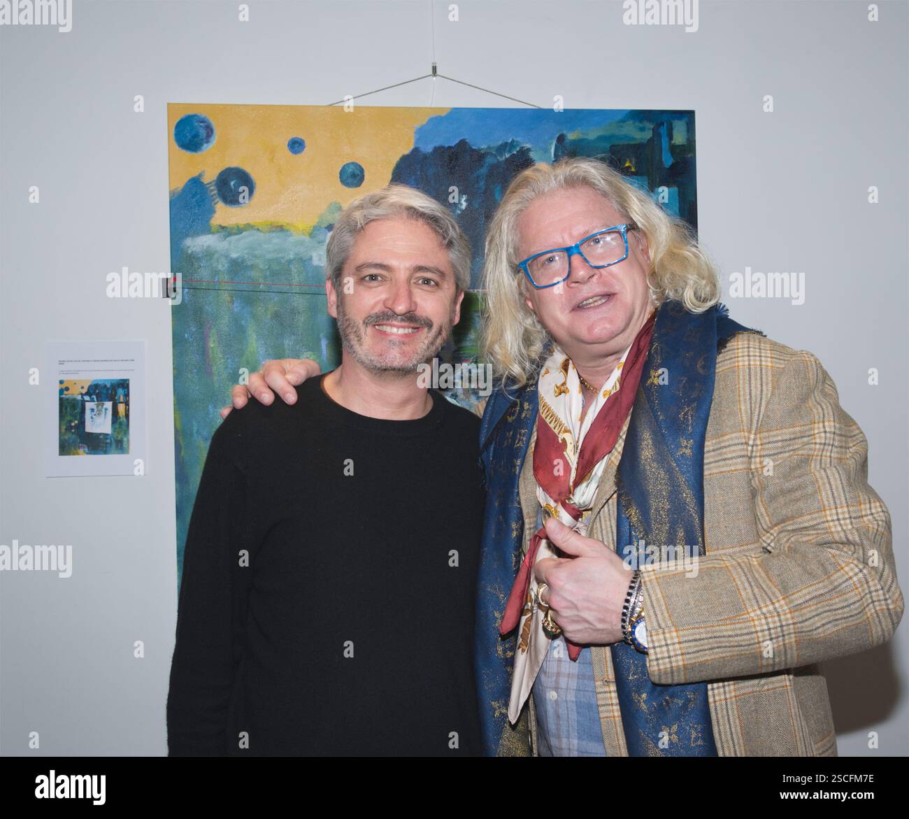 Vernissage de l’artiste Ise – Exposition autour du thème : „ Vibrations poétiques “ organisé par me Jean-Luc Chetboun avocat à Paris France. Stockfoto