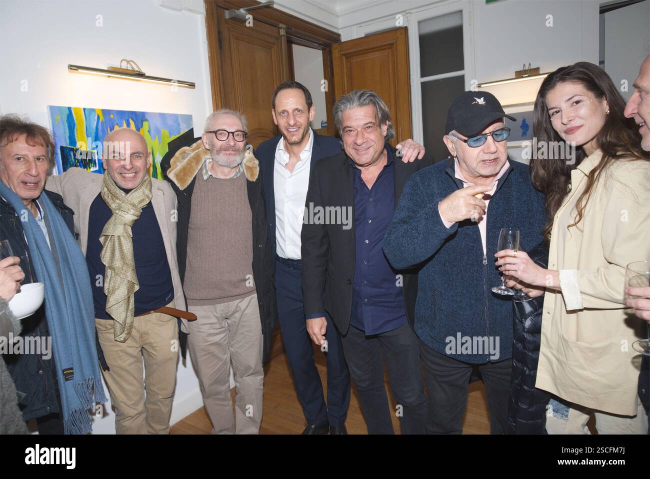 Vernissage de l’artiste Ise – Exposition autour du thème : „ Vibrations poétiques “ organisé par me Jean-Luc Chetboun avocat à Paris France. Stockfoto