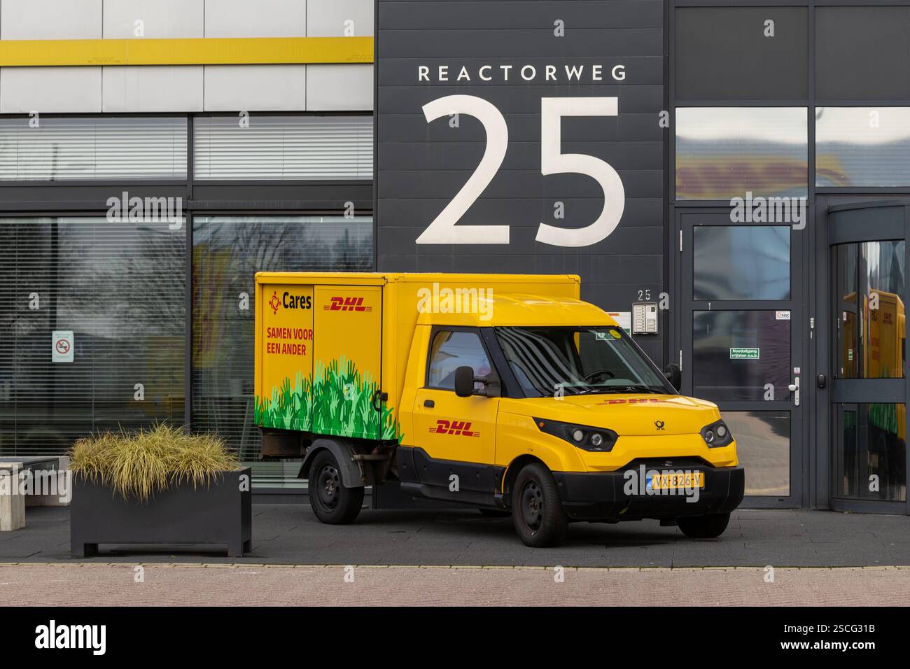 StreetScooter Arbeit von Deutsche Post DHL. StreetScooter ist ein Hersteller von Elektrofahrzeugen und gehört der Deutschen Post DHL Group. Stockfoto