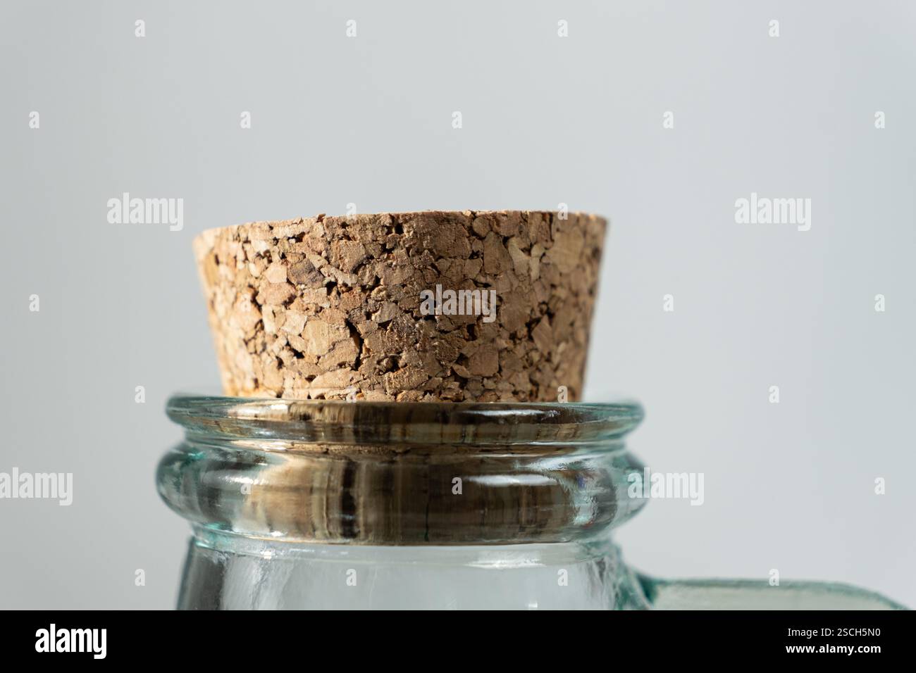Kork in einer Glasflasche Nahaufnahme Stockfoto