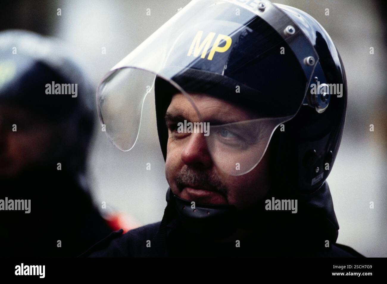 Porträt des Militärpolizisten auf den Straßen Londons Stockfoto
