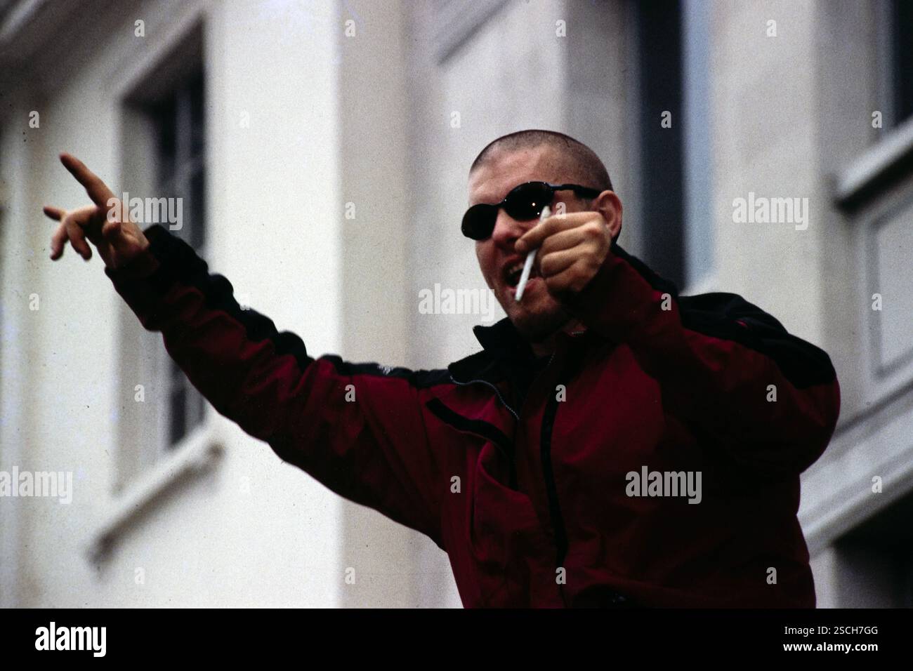 Junger Mann, der auf den Straßen Londons protestiert Stockfoto