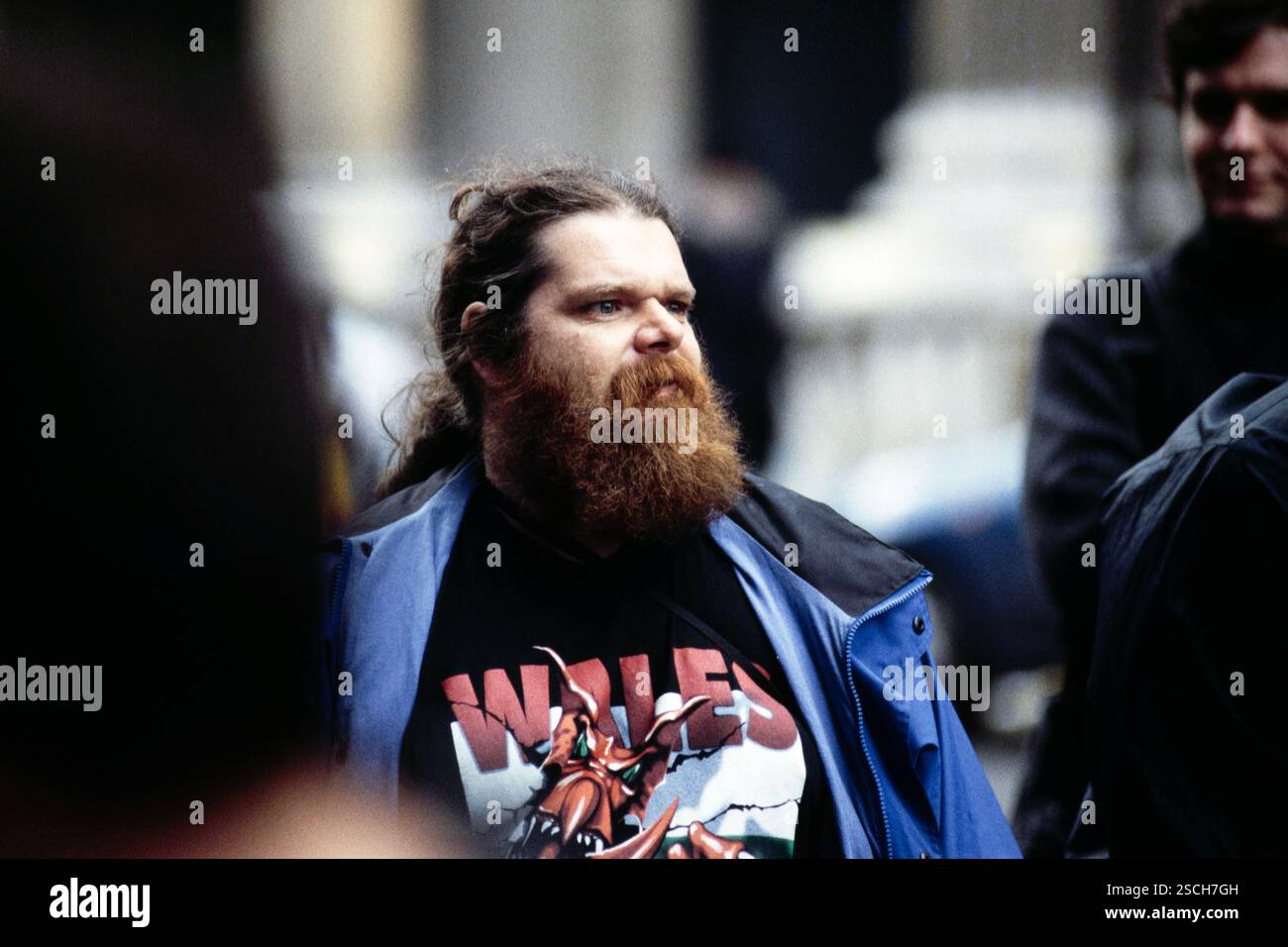 Porträt eines bärtigen Mannes, der in London protestiert Stockfoto
