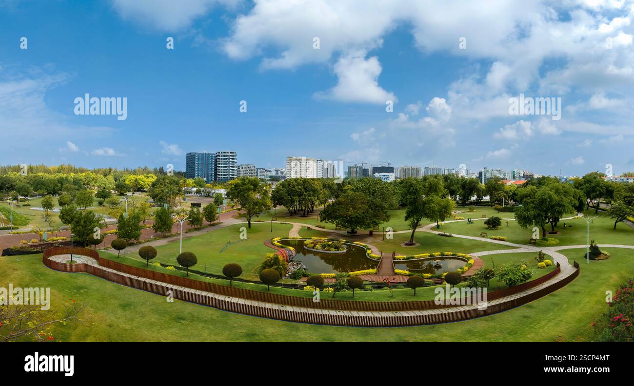 Luftaufnahmen über den zentralen Park von Hulhumale. Hauptstadt der Malediven Stockfoto