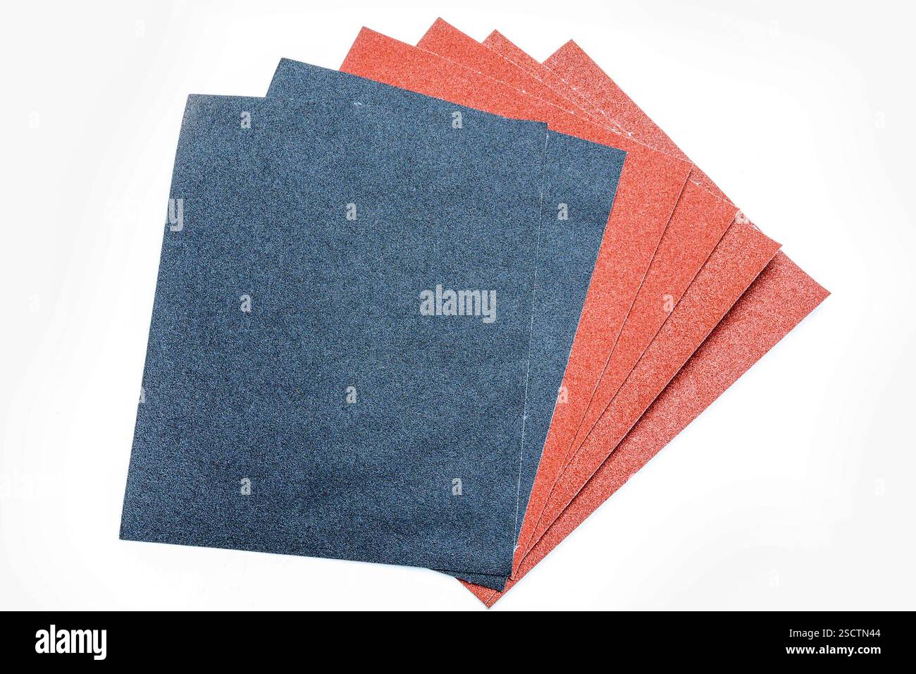 Blätter Sandpapier isoliert auf weißem Hintergrund Stockfoto