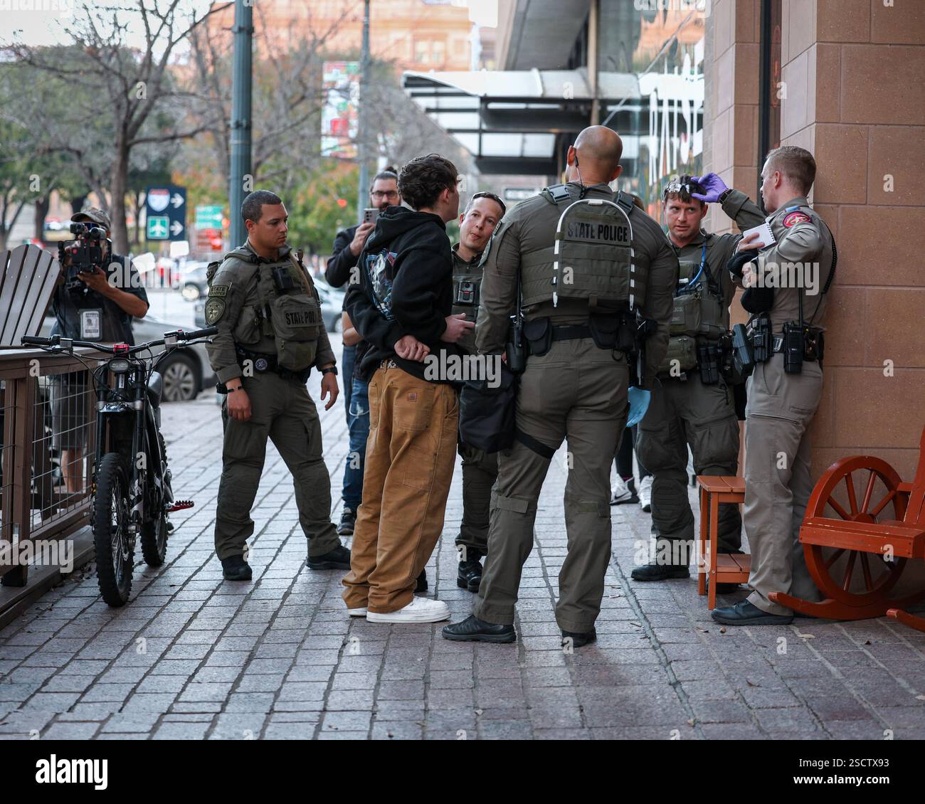 Staatsbeamter verhaften während des Protestes Austin texas Stockfoto