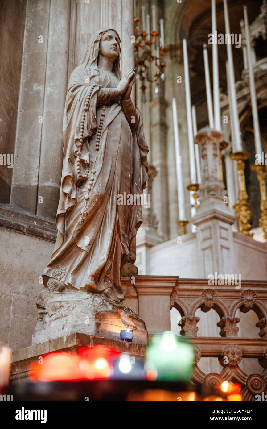 Das Innere von Saint Eustache Paris Les Halles in Paris, Frankreich am 23. März 2023. Stockfoto