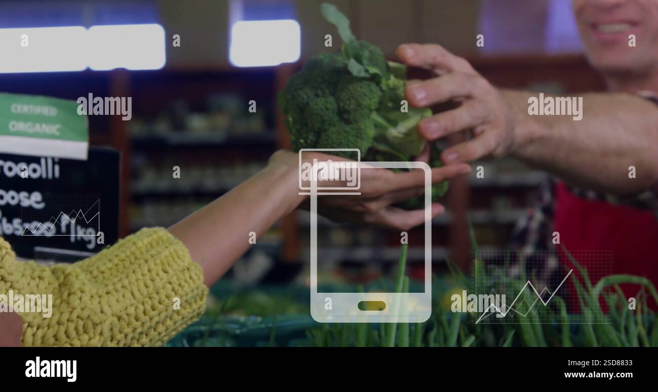 Brokkoli halten, Person im Lebensmittelgeschäft mit Datenanalyse-Bildüberlagerung Stockfoto