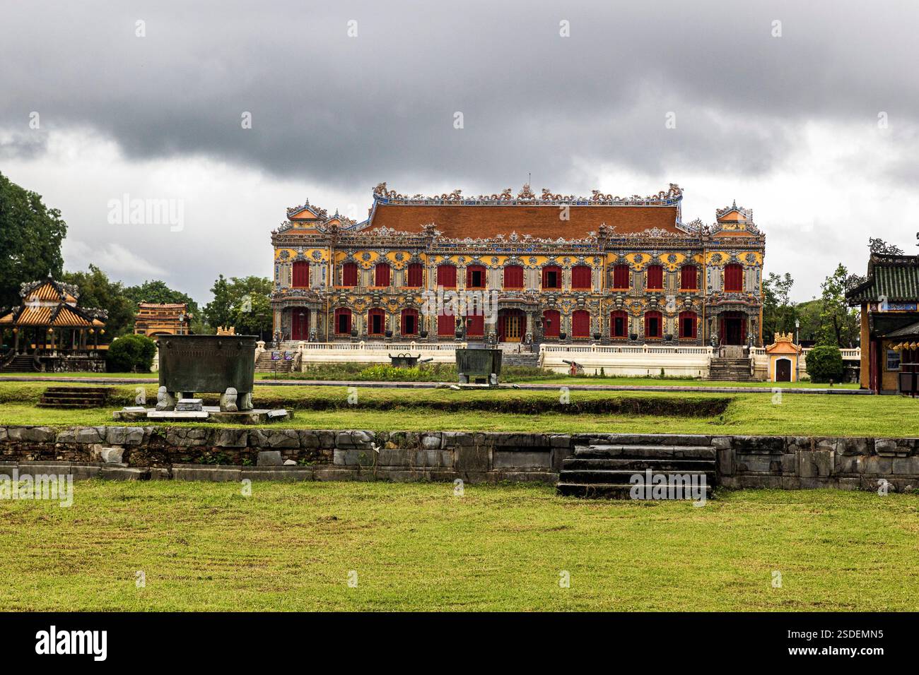 Kien Trung Pavilion, Imperial City, Hue, Vietnam, Montag, November 2024. Foto: David Rowland / One-Image.com Stockfoto