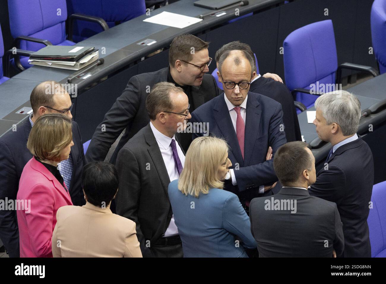 Friedrich Merz während einer Bundestagsdebatte über eine Regierungserklärung zu innenpolitischen Fragen im Deutschen Bundestag, Berlin, 29. Januar 2025 Friedric Stockfoto