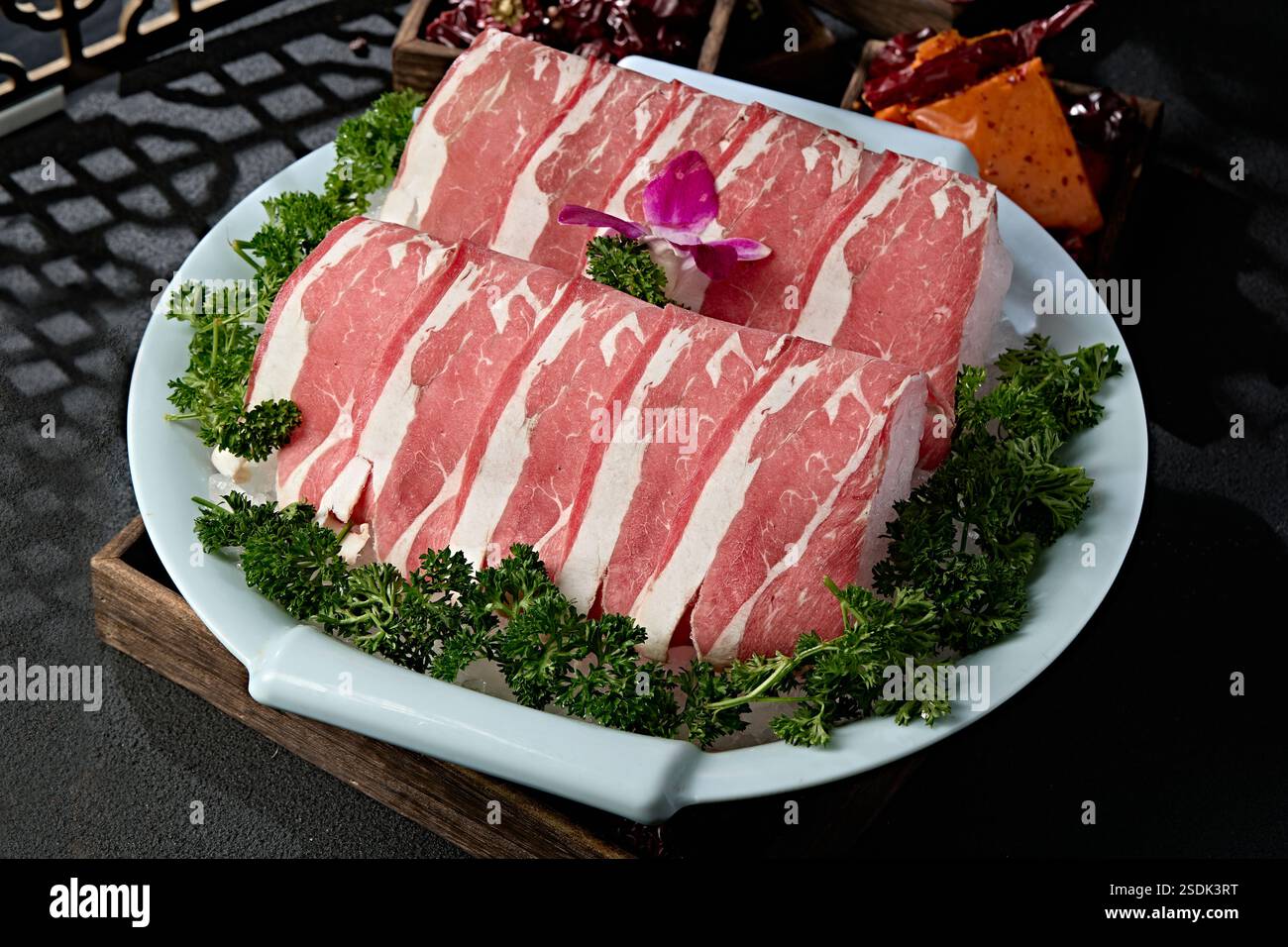 Hochwertige Zutaten Wagyu-Rindfleischscheiben im Heißtopf Stockfoto