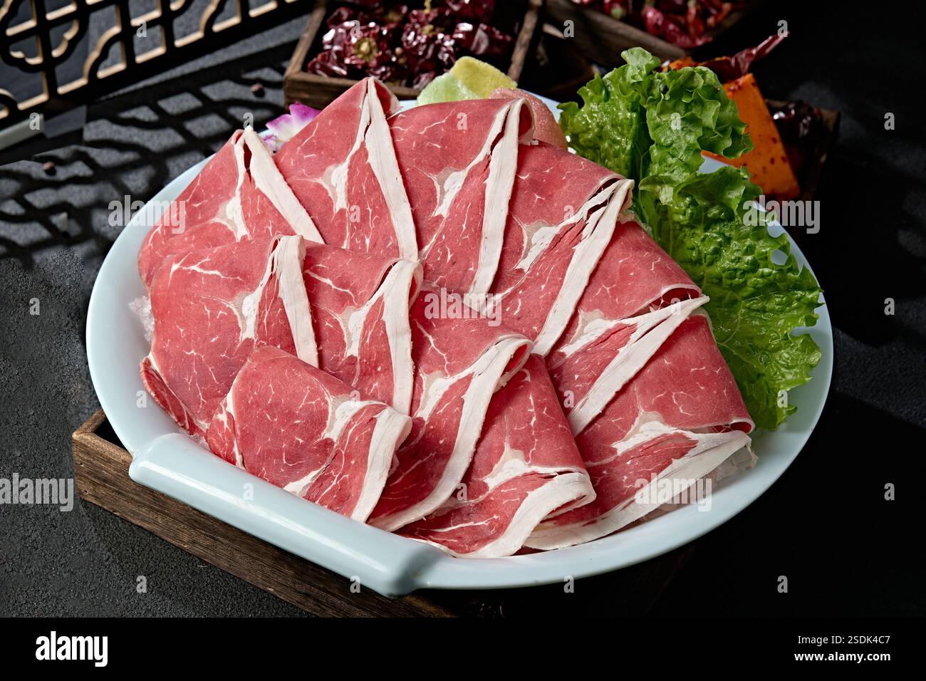 Hochwertige Zutaten Wagyu-Rindfleischscheiben im Heißtopf Stockfoto