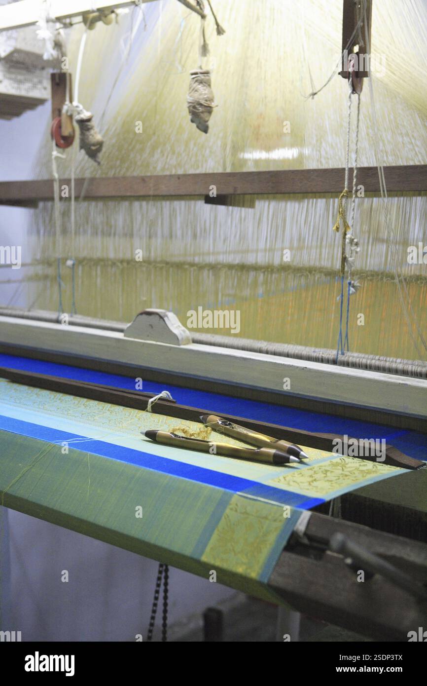 Handwebstuhl aus kanchipuram Seidensaris, Bezirk Kanchipuram, Tamil Nadu, Indien, Asien Stockfoto