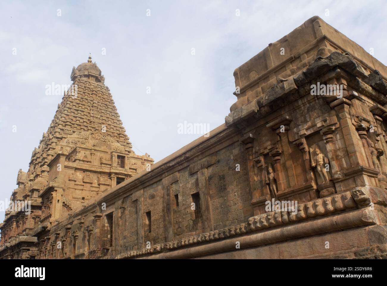 Der Brihadeshwara-Tempel wurde von Raja Chola in Thanjavur, Tamil Nadu, Indien, Asien erbaut Stockfoto