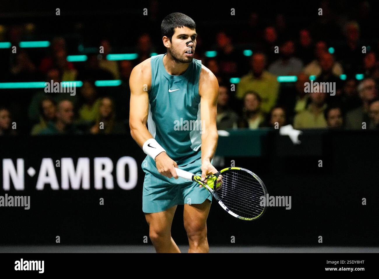 Rotterdam - Carlos Alcaraz während des ABN AMRO Open Spiels zwischen Carlos Alcaraz und Pedro Martinez . Das Spiel findet am fünften Tag der 52. Ausgabe der ABN AMRO Open in Ahoy am 7. Februar 2025 in Rotterdam, Niederlande, statt. (VK Sportphoto/Danny de Groot) Stockfoto