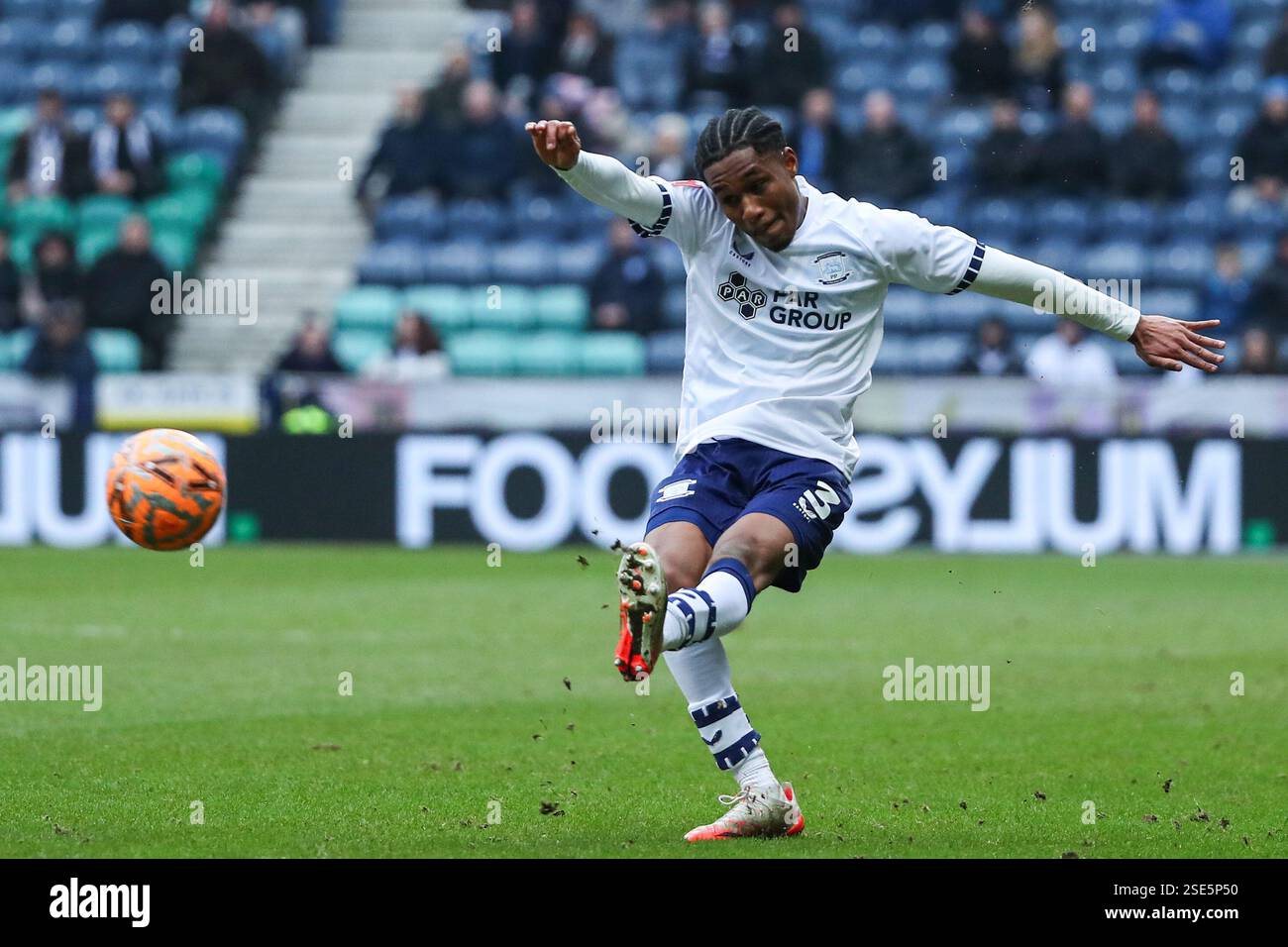 Preston, Großbritannien. Februar 2025. Jayden Meghoma von Preston North End während des Emirates FA Cup Matches Preston North End gegen Wycombe Wanderers in Deepdale, Preston, Vereinigtes Königreich, 8. Februar 2025 (Foto: Jorge Horsted/News Images) in Preston, Vereinigtes Königreich am 8. Februar 2025. (Foto: Jorge Horsted/News Images/SIPA USA) Credit: SIPA USA/Alamy Live News Stockfoto