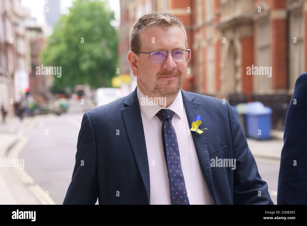 Aktenfoto vom 06/22 des Labour-Abgeordneten Andrew Gwynne, der sagte, er bedauere es, in einer WhatsApp-Gruppe "schlecht falsch eingeschätzte" Kommentare zu machen, nachdem Sir Keir Starmer ihn als Minister entlassen hatte. Ausgabedatum: Samstag, 8. Februar 2025. Stockfoto