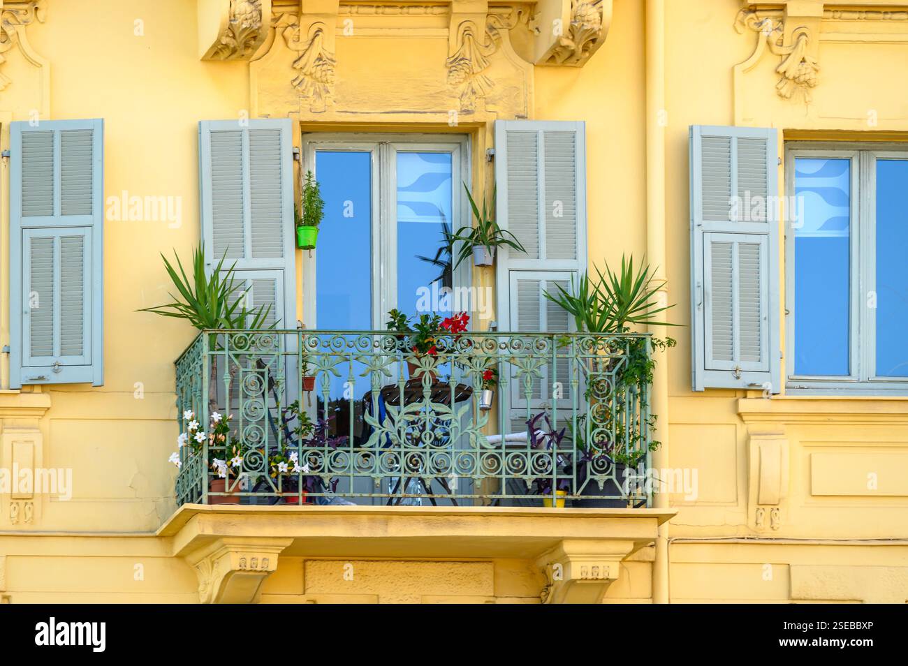 Balkon in der Altstadt von Nizza, Nizza, Cotes d'Azur, Frankreich Stockfoto