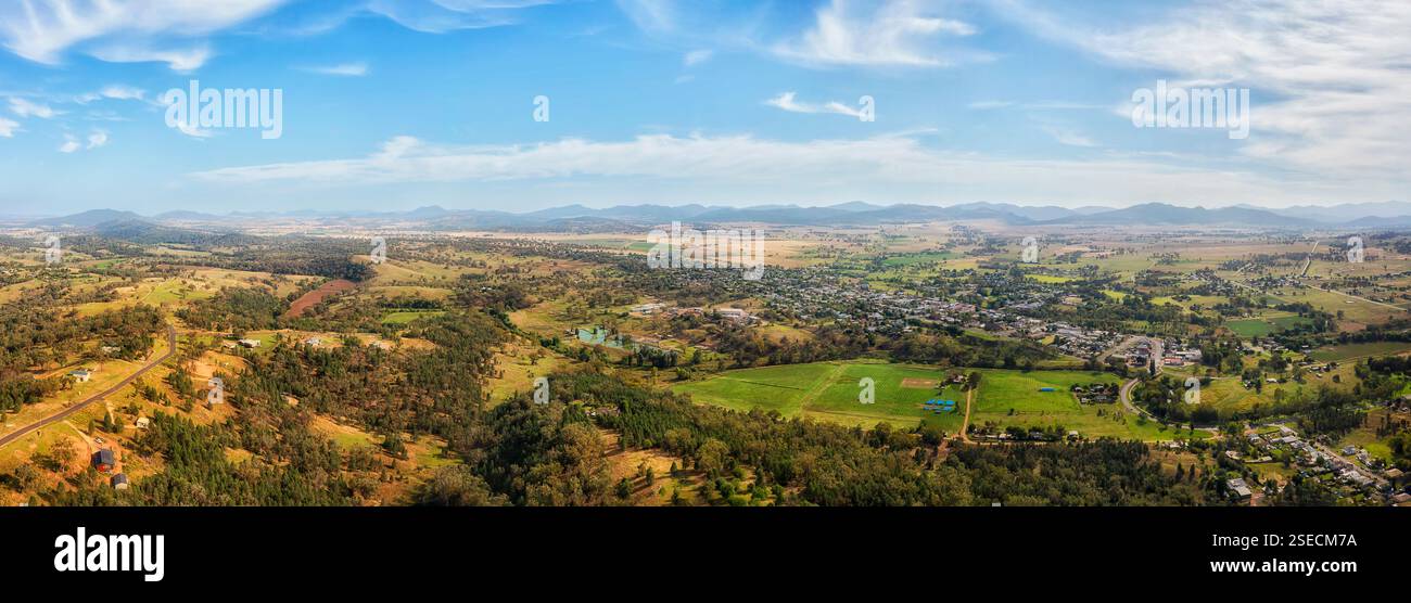 Massives grünes Liverpool Plains Tal rund um Quirindi in Australien - Luftpanorama. Stockfoto
