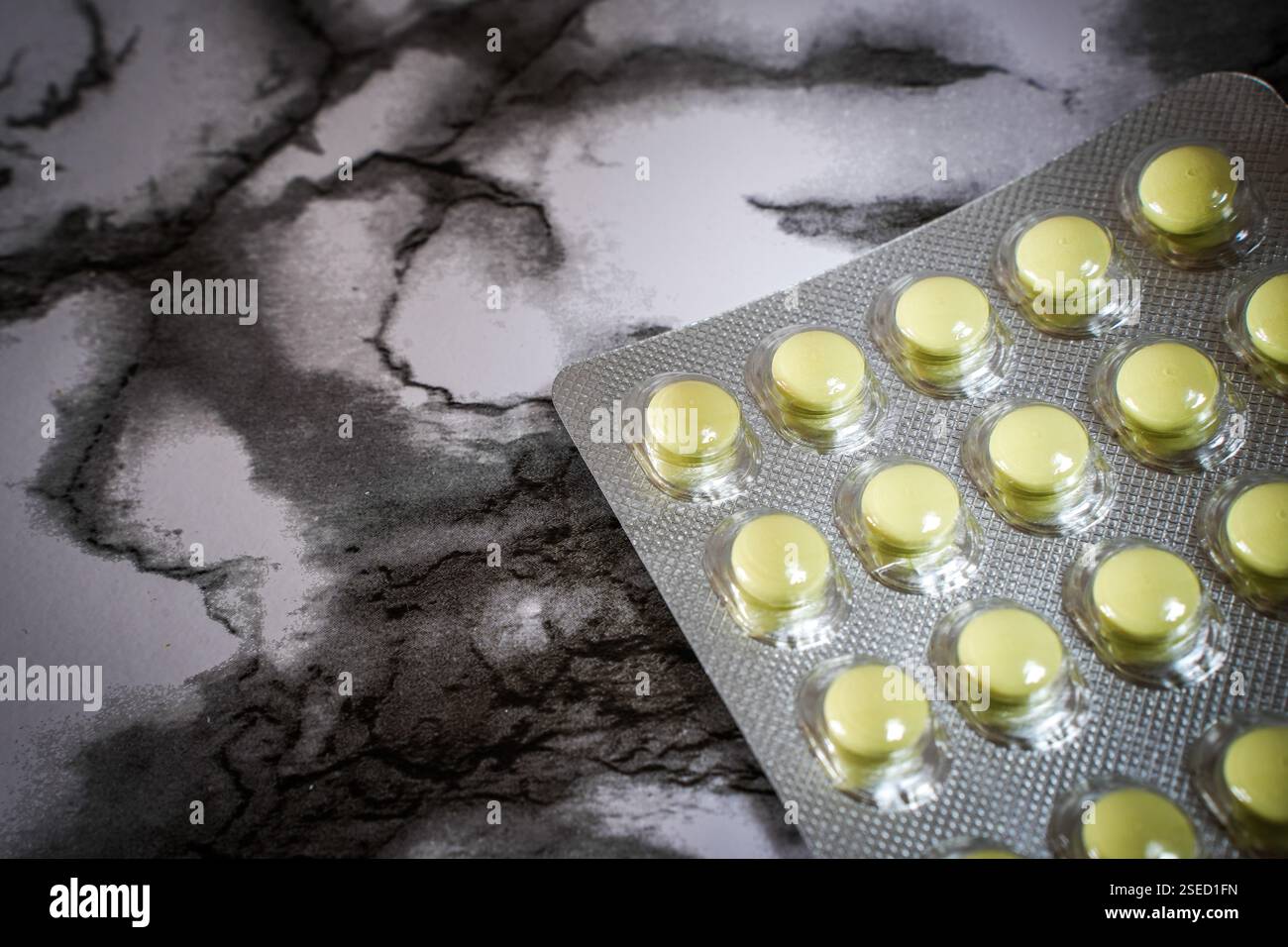 Deutschland. Produktfoto von hypericum Tabletten. Februar 2025 Stockfoto
