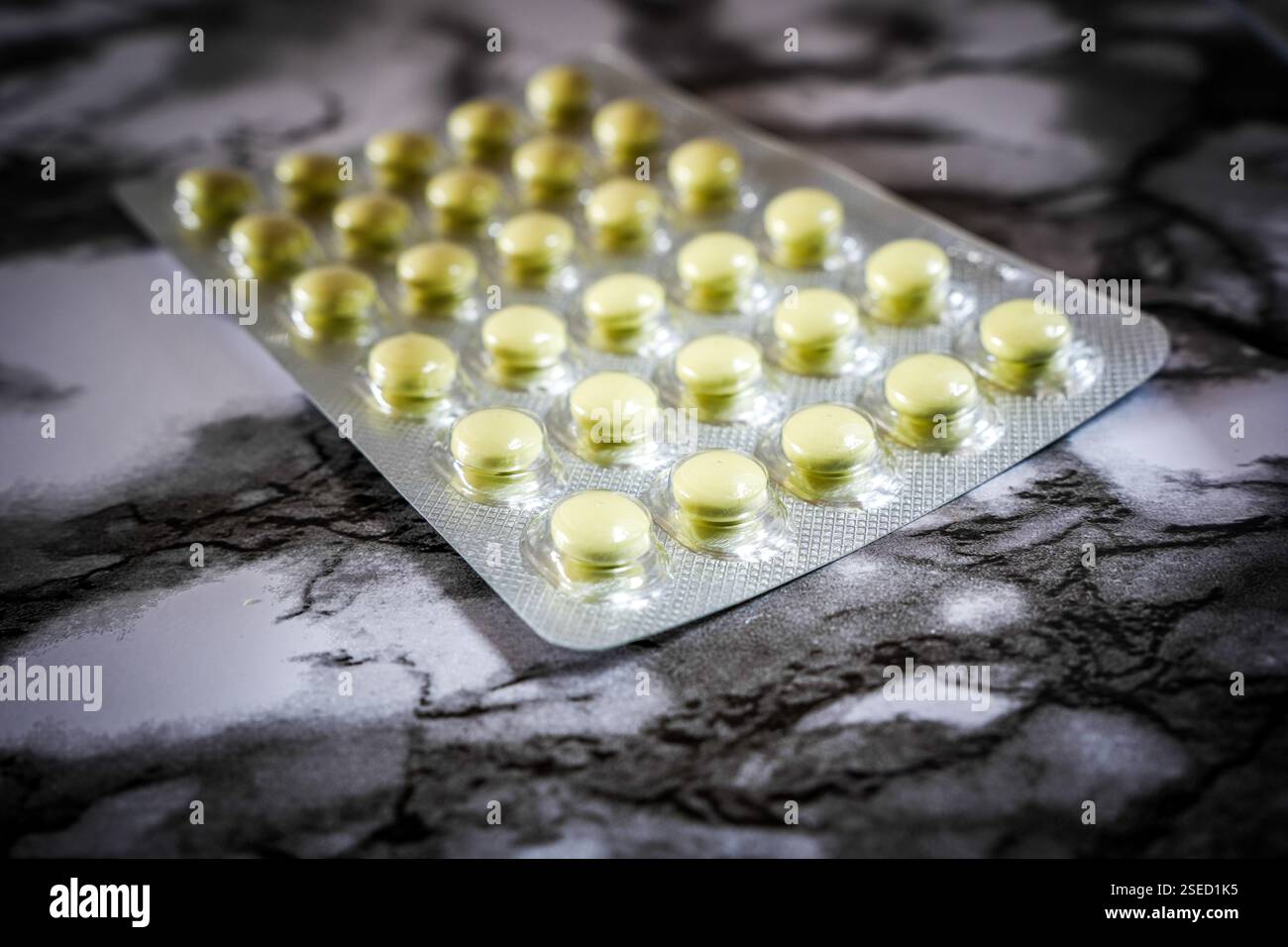 Deutschland. Produktfoto von hypericum Tabletten. Februar 2025 Stockfoto