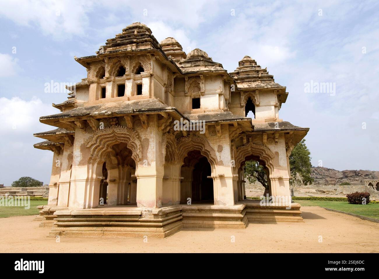 Lotus mahal erstaunliche Synthese von hinduistischem und islamischem Stil in Hampi, Karnataka, Indien, Asien Stockfoto