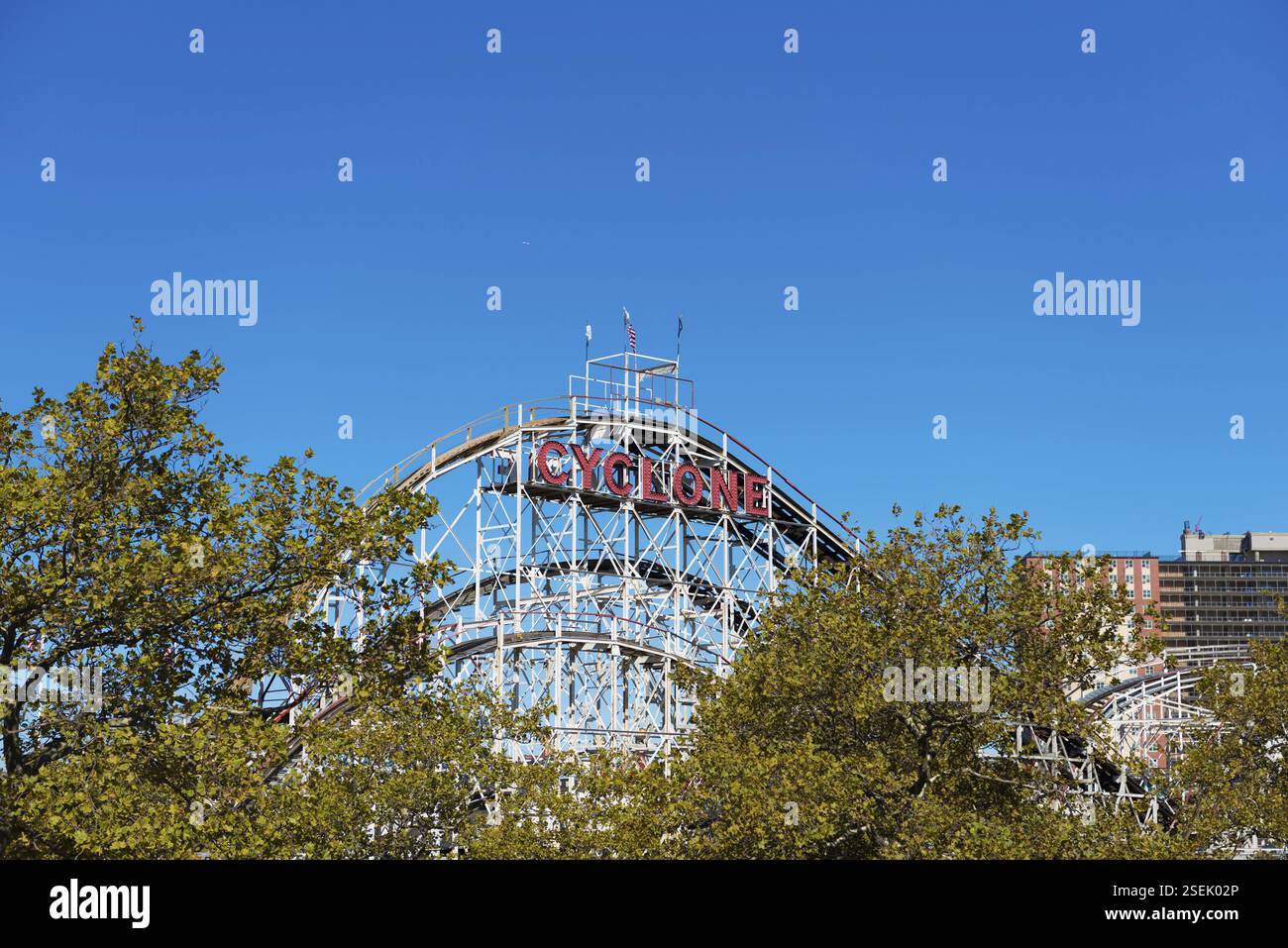 Cyclon historische hölzerne Achterbahn im Coney Island luna Park, Brooklyn, New York City, USA, Nordamerika Stockfoto