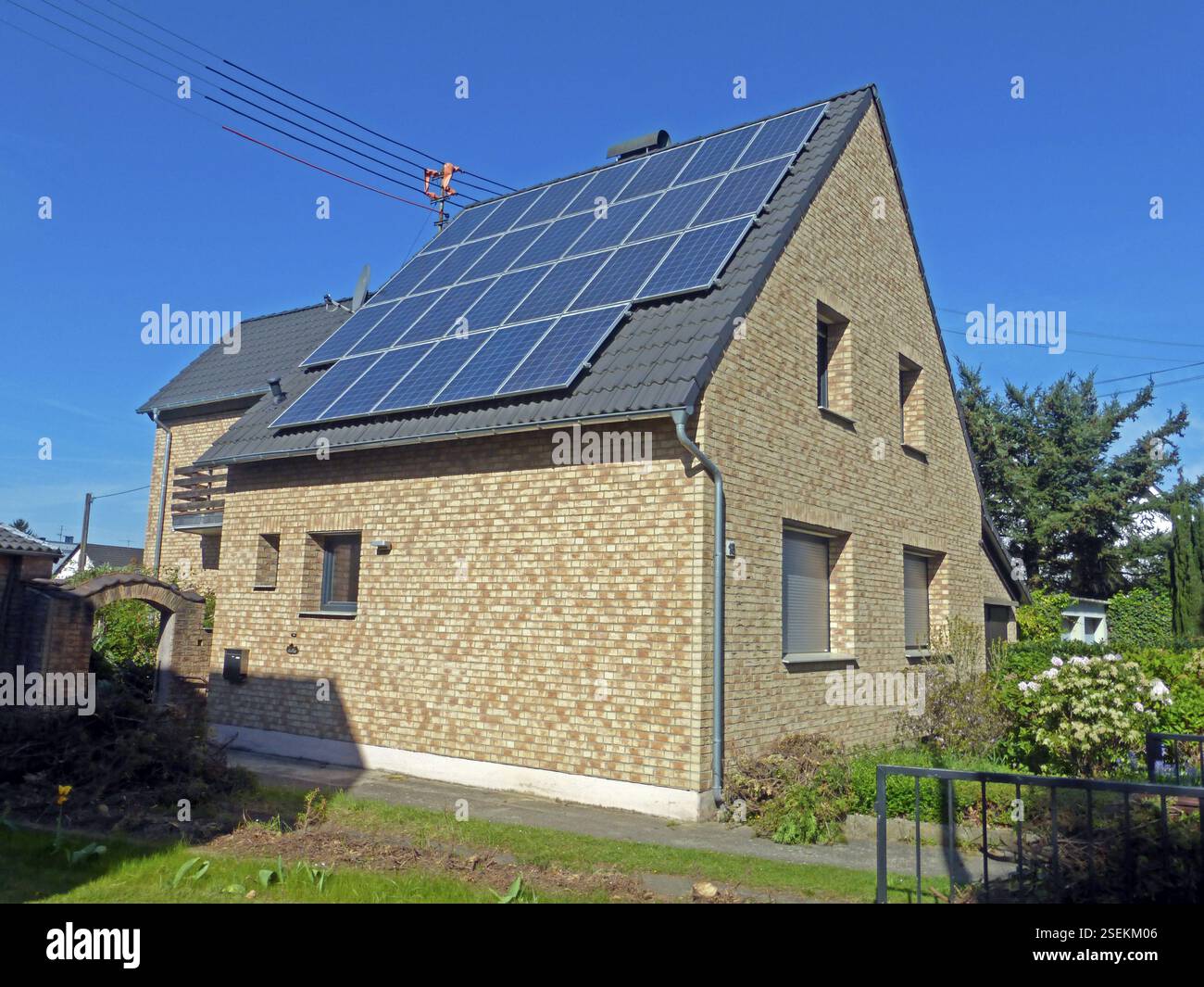 Wohngebäude, Solarpaneele Stockfoto