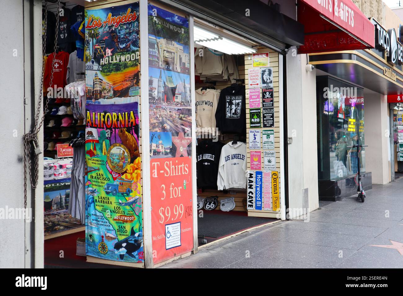 Hollywood (Los Angeles), Kalifornien: Souvenir Shop am Hollywood Boulevard Walk of Fame Stockfoto