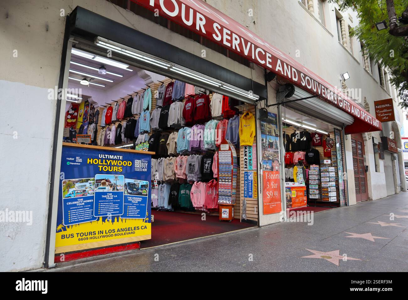 Hollywood (Los Angeles), Kalifornien: Souvenir Shop am Hollywood Boulevard Walk of Fame Stockfoto