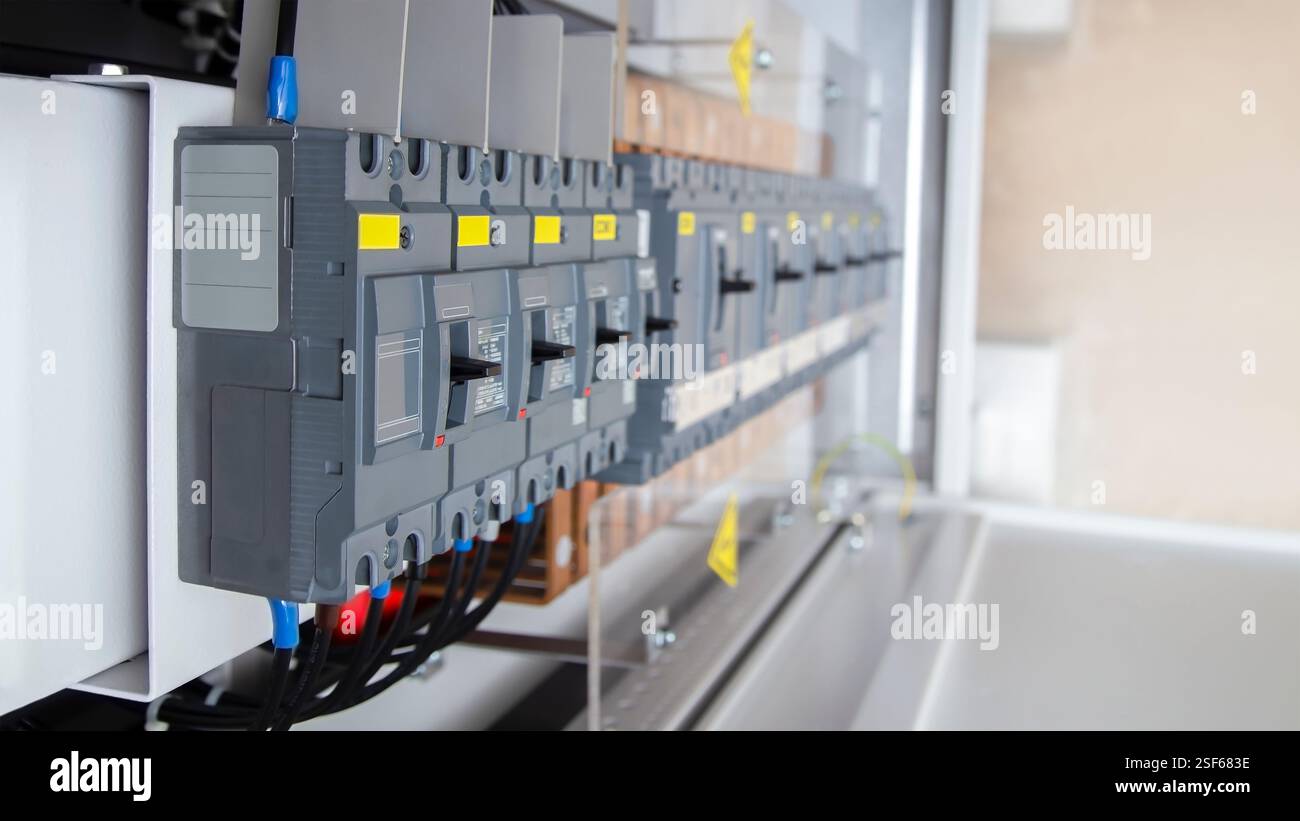 Elektrische Leistungsschalter, industrielle elektrische Schaltschaltertafeln Stockfoto