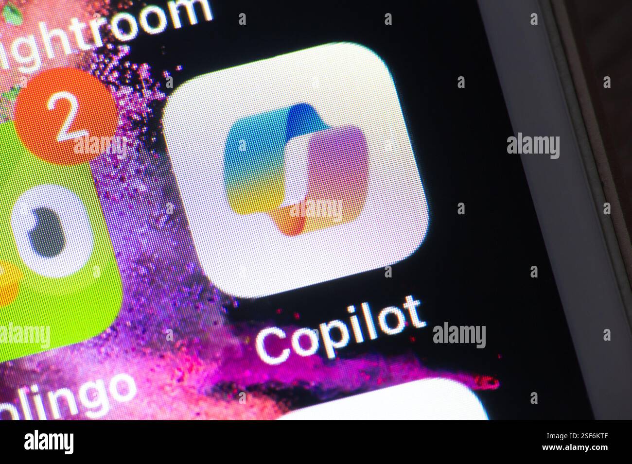 OSTRAVA, TSCHECHIEN – 27. JULI 2024: Microsoft Copilot Chatbot Generative AI Mobile Application auf elektronischem Gerät installiert, buntes Symbol Stockfoto