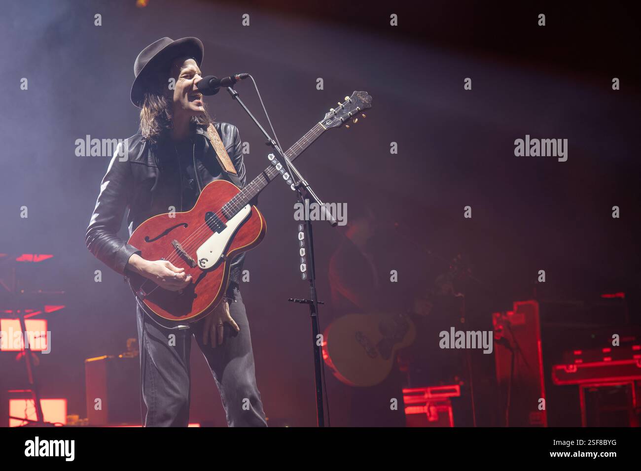 Manchester, Großbritannien. Februar 2025. James Bay tritt auf seiner UK-Tour beim Manchester O2 Apollo auf. 07 02 2025 . Quelle: Gary Mather/Alamy Live News Stockfoto
