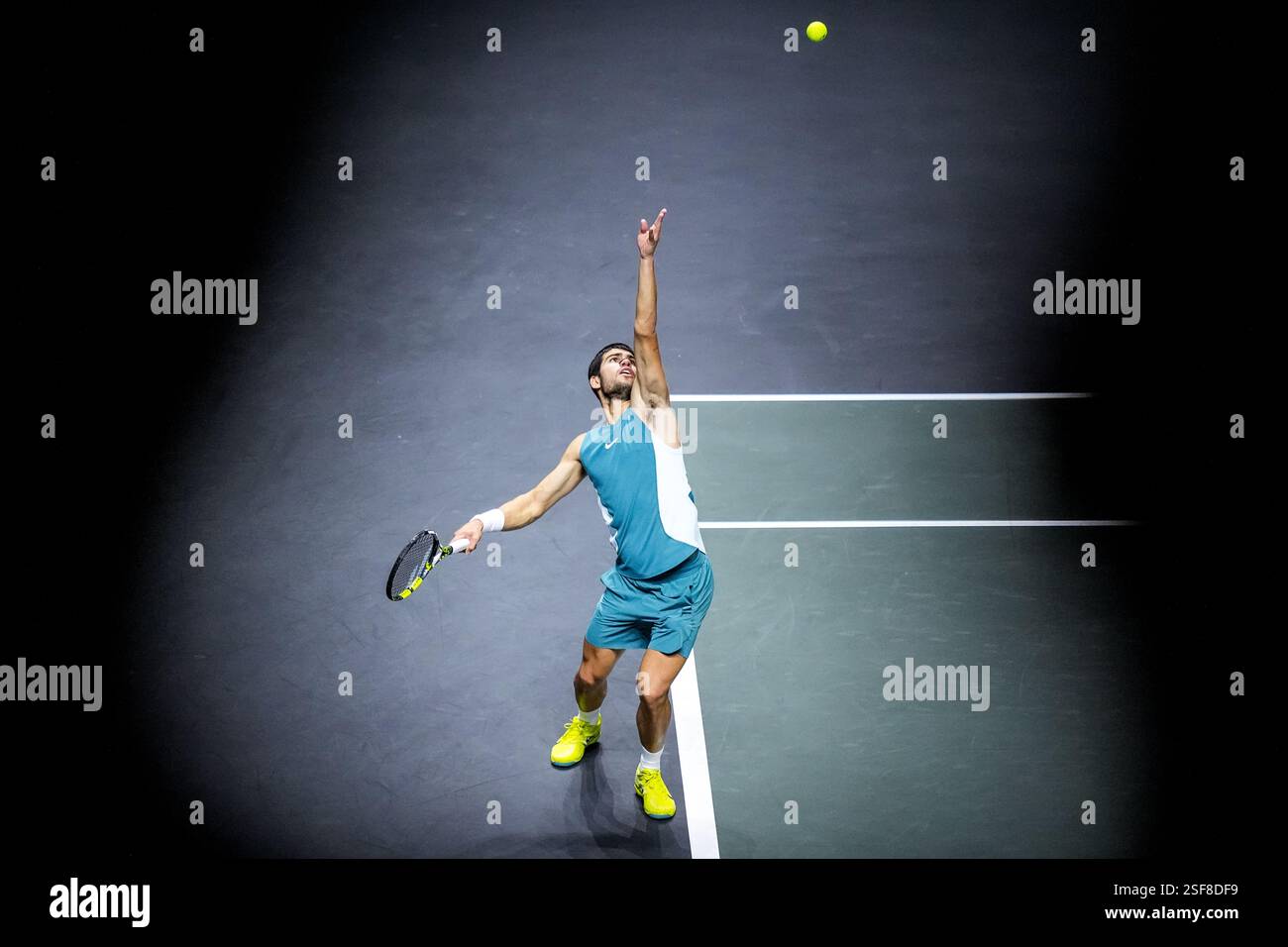 ROTTERDAM, NIEDERLANDE - 8. FEBRUAR: Carlos Alcaraz aus Spanien spielt im Halbfinalspiel der Männer gegen Hubert Hurkacz aus Polen am 6. Tag der ABN AMRO Open im Rotterdam Ahoy am 8. Februar 2025 in Rotterdam, Niederlande. (Foto: Rene Nijhuis/MB Media) Stockfoto